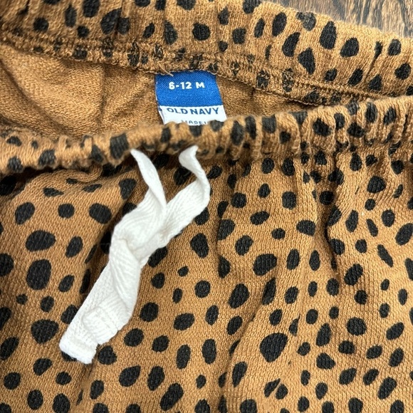 Old Navy Baby leopard 2 piece matching set short sleeve and short animal print - Picture 3 of 4